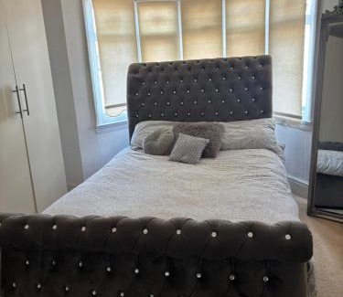 West Bromwich House | Guest house double room