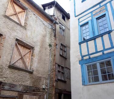 Riom Apartment | Guest House