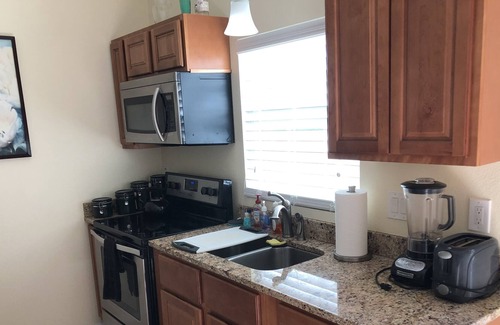 Horti Cottage | Guest House in Paradise! Waterfront location with 3 bedrooms and full kitchen!