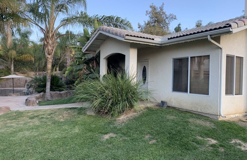 Colton House | Guest house pool near Loma Linda hospital