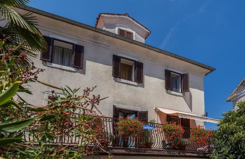 Bale House | Guest House Robert i Mirna