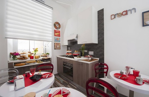 Prati House | Guest House 'Rome's Heart - Violet Room' with Wi-Fi and Air Conditioning