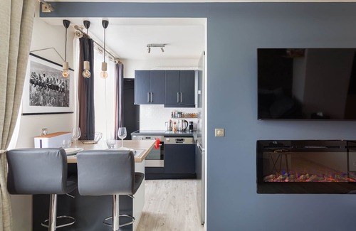 Chantilly Apartment | Guest House Saint-Laurent. 1BDR King size /1 BTHR /1 Terracen