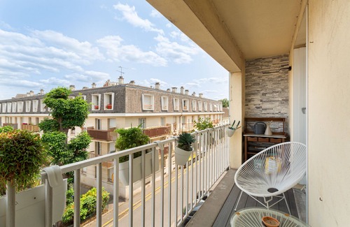 Chantilly Apartment | Guest House Saint-Laurent. 1BDR King size /1 BTHR /1 Terracen