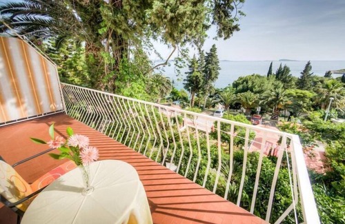 Mlini Apartment | Guest House Villa Nina- Comfort Triple Room with Balcony and Sea View (S1 - crvena)