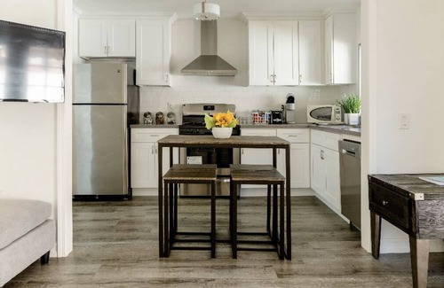 Granada Hills North Apartment | Guest house with private patio