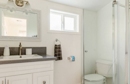Granada Hills North Apartment | Guest house with private patio