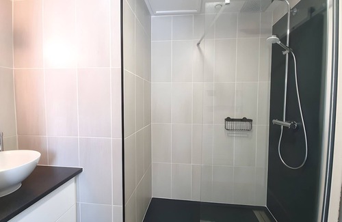 Cour-Cheverny Bed & Breakfast | Guest Room 'Chambre Cheverny - Le Petit Puits' with Shared Garden and Wi-Fi