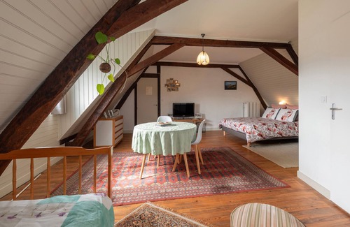 Lagarde Bed & Breakfast | Guest Room 'Chambre Marie-Jo' with Mountain View, Shared Terrace and Wi-Fi