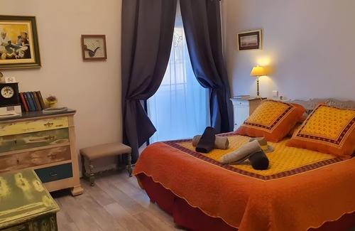 Bernis Bed & Breakfast | Guest Room 'Chambre Marcel Pagnol' with Shared Terrace, Wi-Fi and Air Conditioning