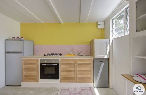 Sainte-Clotilde Bed & Breakfast | Guest room « Le Cardinal » - Les Ser(e)ins – Nature – St-Denis
