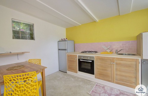 Sainte-Clotilde Bed & Breakfast | Guest room « Le Cardinal » - Les Ser(e)ins – Nature – St-Denis