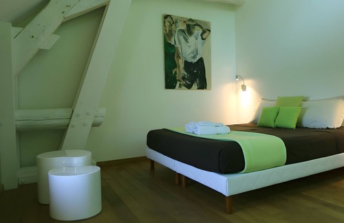 Beaumont-sur-Grosne Bed & Breakfast | Guest Room 'Tilleul' with Shared Pool, Shared Terrace and Wi-Fi