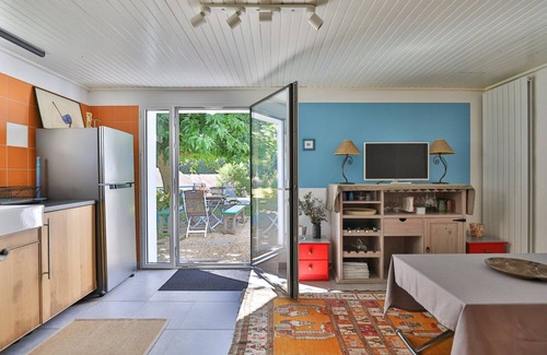 Arcangues Bed & Breakfast | Guest Room 'Txori Etxea - Garden Level' with Pool, Kitchen, Breakfast
