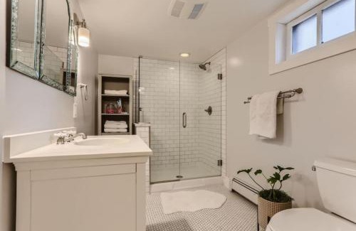 Hilltop House | Guest Suite At Hilltop And Cherry Creek Near to Museums