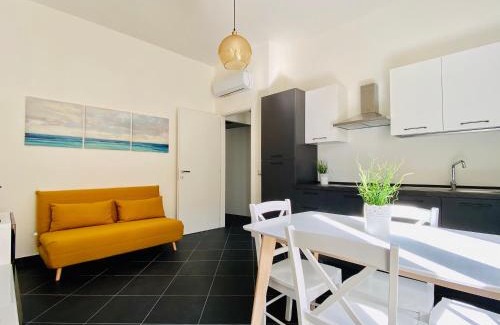 Salerno Apartment | GuestHost - Cosy Flat with Sea View Balcony