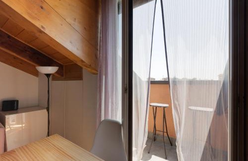 Lambrate Apartment | GuestHost- Milano Lambrate Cosy Balcony Apartment
