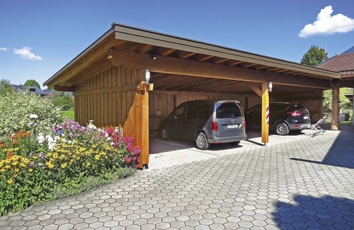 Kruen Apartment | Guesthouse Christophorus - Apartment "Alpenglühn" with Mountain View, Shared Garden & Wi-Fi