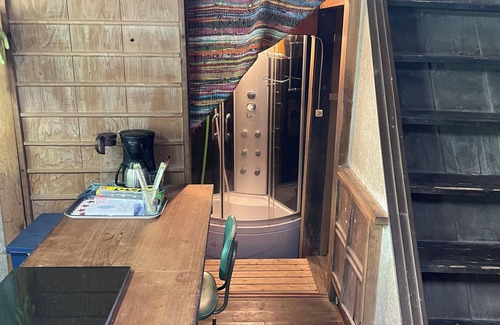Izunokuni House | Guesthouse in a 100-year-old farmhouse - experience Satoyama by cooking rice in a kamado (wooden oven), harvesting rice, etc. Pets allowed