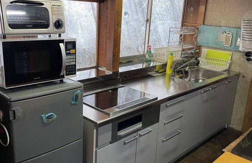 Izunokuni House | Guesthouse in a 100-year-old farmhouse - experience Satoyama by cooking rice in a kamado (wooden oven), harvesting rice, etc. Pets allowed