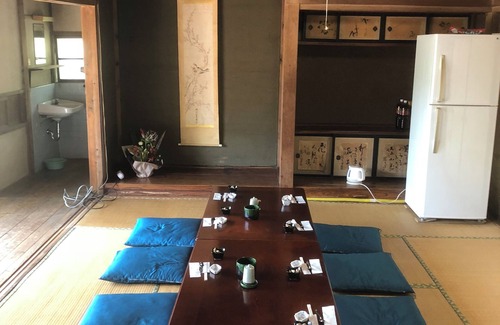 Izunokuni House | Guesthouse in a 100-year-old farmhouse - experience Satoyama by cooking rice in a kamado (wooden oven), harvesting rice, etc. Pets allowed
