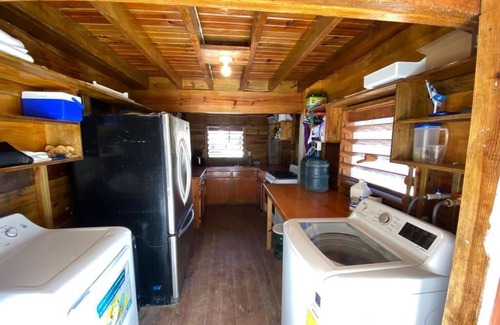 Roatan House | Guesthouse Room On Oak Ridge Key sleeps 10