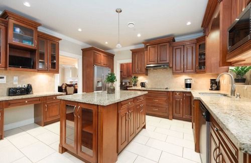 Marpole Apartment | Guesthouse with Private Entrance In Quiet Neighbourhood
