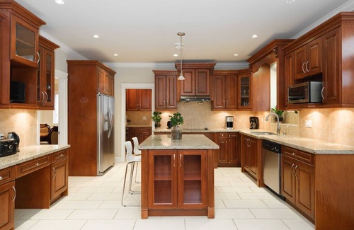 Marpole Apartment | Guesthouse with Private Entrance In Quiet Neighbourhood