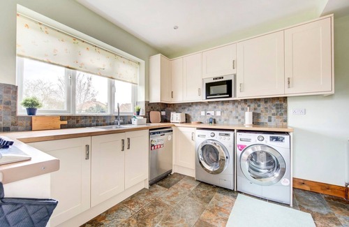 Sudbury Apartment | GuestReady - Big 4BR by Horsenden Hill Park