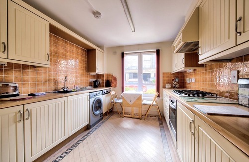 Bonnington Apartment | GuestReady - Bright home near New Town