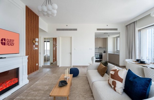 Dubai Apartment | GuestReady - Canal View | 3 Bed | Lagoon Stay