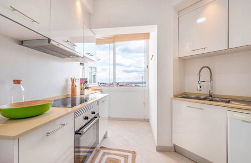 Linda-a-Velha Apartment | GuestReady - Florindas 23 4E