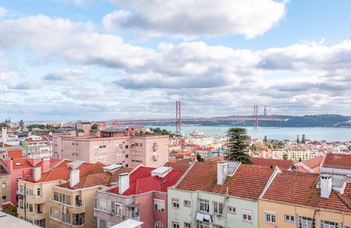 Linda-a-Velha Apartment | GuestReady - Florindas 23 4E