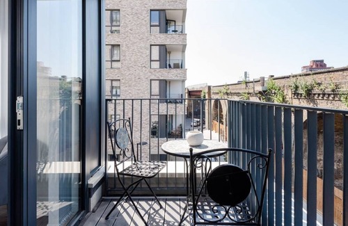 Coldharbour Apartment | GuestReady - Gorgeous 1 bed with Private Balcony