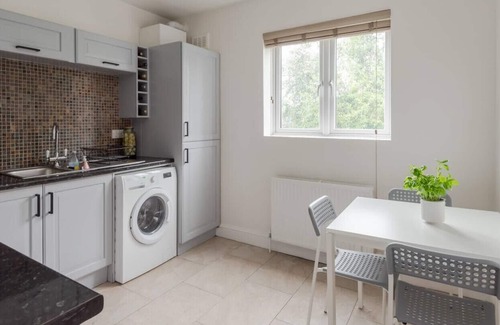 Brixton Hill Apartment | GuestReady - Light and Spacious 1 bed flat, Brixton