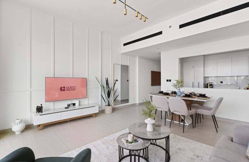 Jumeirah Village Circle Apartment | GuestReady - Modern retreat in JVC