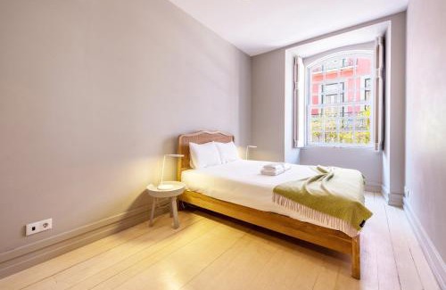 Sacramento Apartment | GuestReady - Newly Renovated Chiado Haven