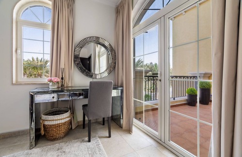 Jumeirah Park Villa | GuestReady - Peaceful Garden Villa l Pool & BBQ