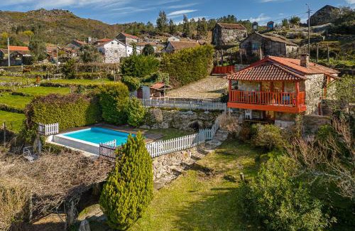 Carralcova Ski Chalet | GuestReady - Quintinha casas do jardim 2