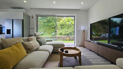 Ponta Delgada Villa | GuestReady - Seaview Villa with Private Pool