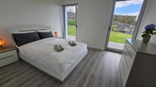 Ponta Delgada Villa | GuestReady - Seaview Villa with Private Pool