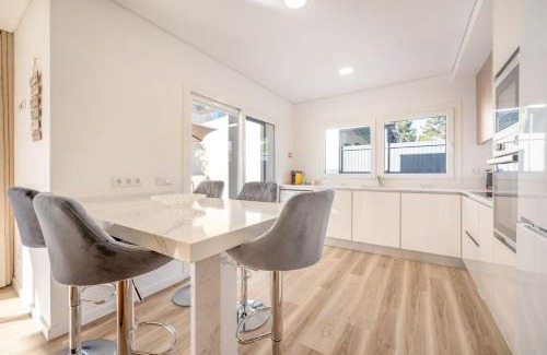 Charneca de Caparica e Sobreda House | GuestReady - Striking Hideaway in Almada