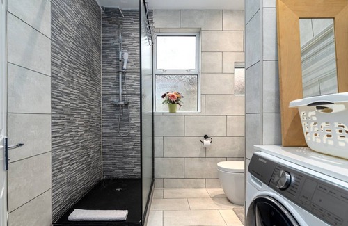 Lea Bridge Apartment | GuestReady - Subtle Flow near Lea Valley