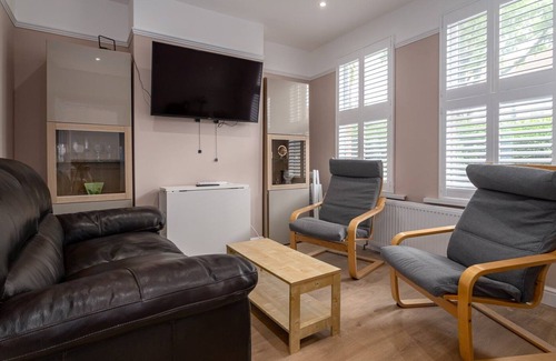 Lea Bridge Apartment | GuestReady - Subtle Flow near Lea Valley