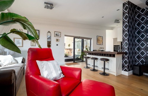 Lansbury Apartment | GuestReady-Trendy penthouse with terrace in London