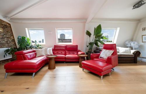Lansbury Apartment | GuestReady-Trendy penthouse with terrace in London