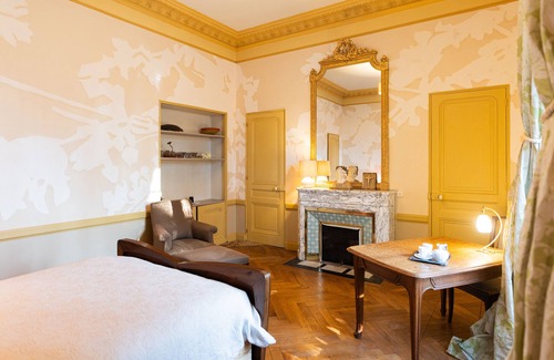Feyzin Bed & Breakfast | Guestroom des Muses, an immersion in 1900 French culture.