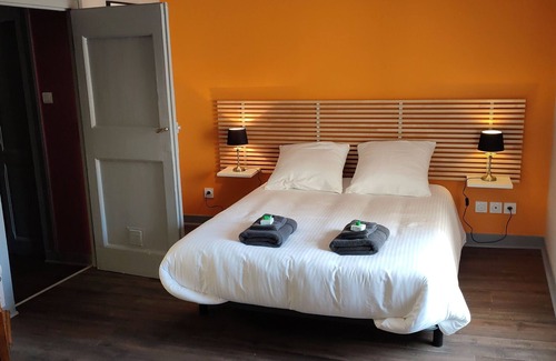 Le Puy-en-Velay Bed & Breakfast | Guestroom Le Puy, 2 bedrooms, 3 persons