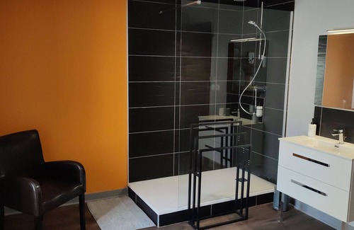 Le Puy-en-Velay Bed & Breakfast | Guestroom Le Puy, 2 bedrooms, 3 persons