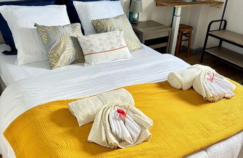 Les Avirons Bed & Breakfast | Guestroom Les Avirons, 2 bedrooms, 4 persons